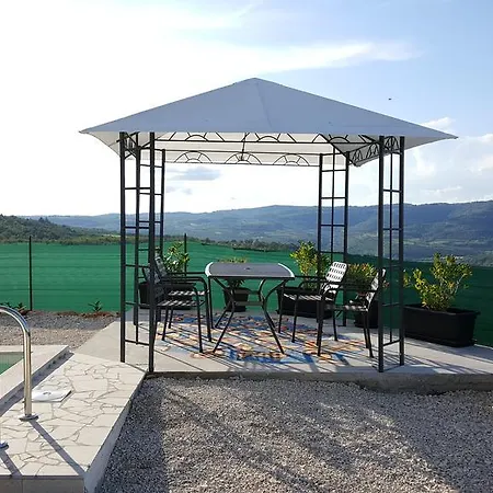 بيت للعطل Art House